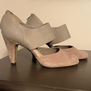 Round Toe Suede Pump